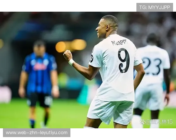 巴黎边路换位配合创造空档，姆巴佩推射完成破门